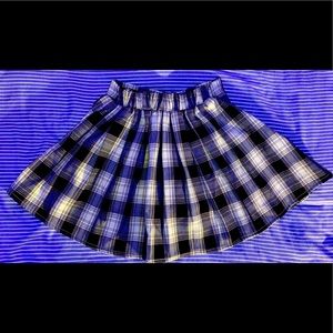 NEVER-WORN 3T SHEIN PLAIDE SKIRT WITH TROUSERS ATTACHED.